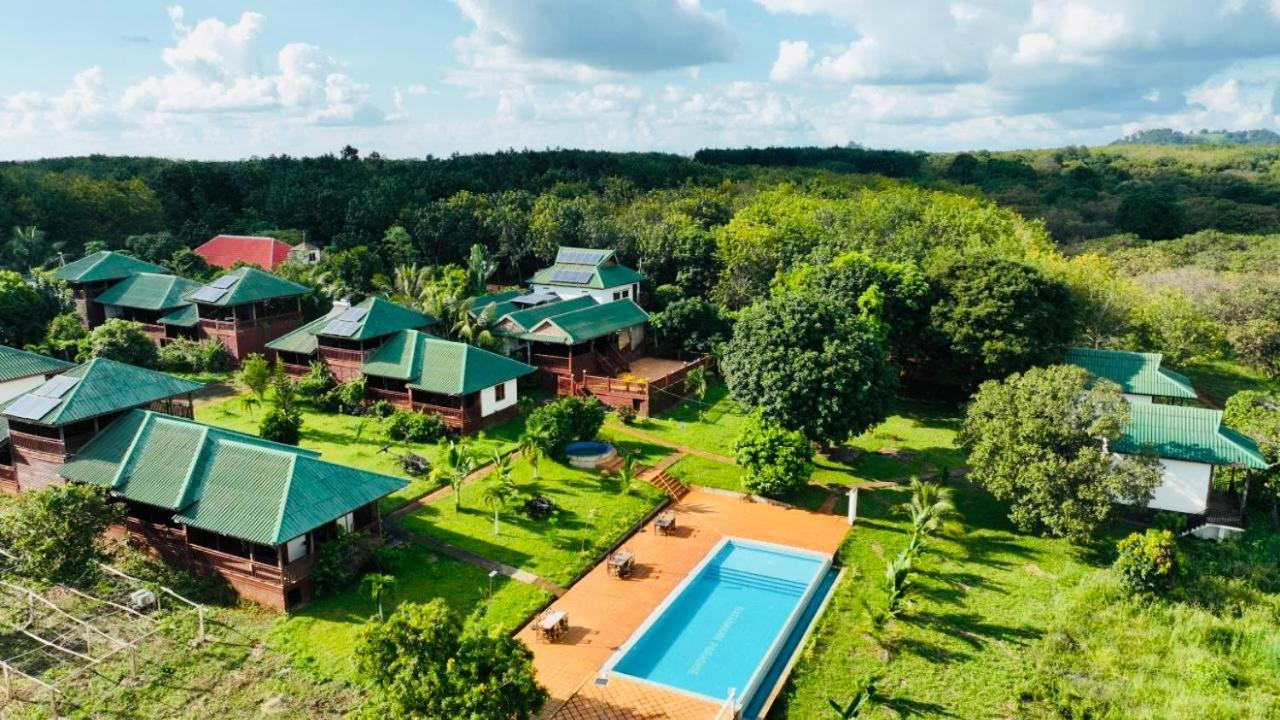 Ratanakiri Paradise Hotel & Restaurant Banlung Exterior photo