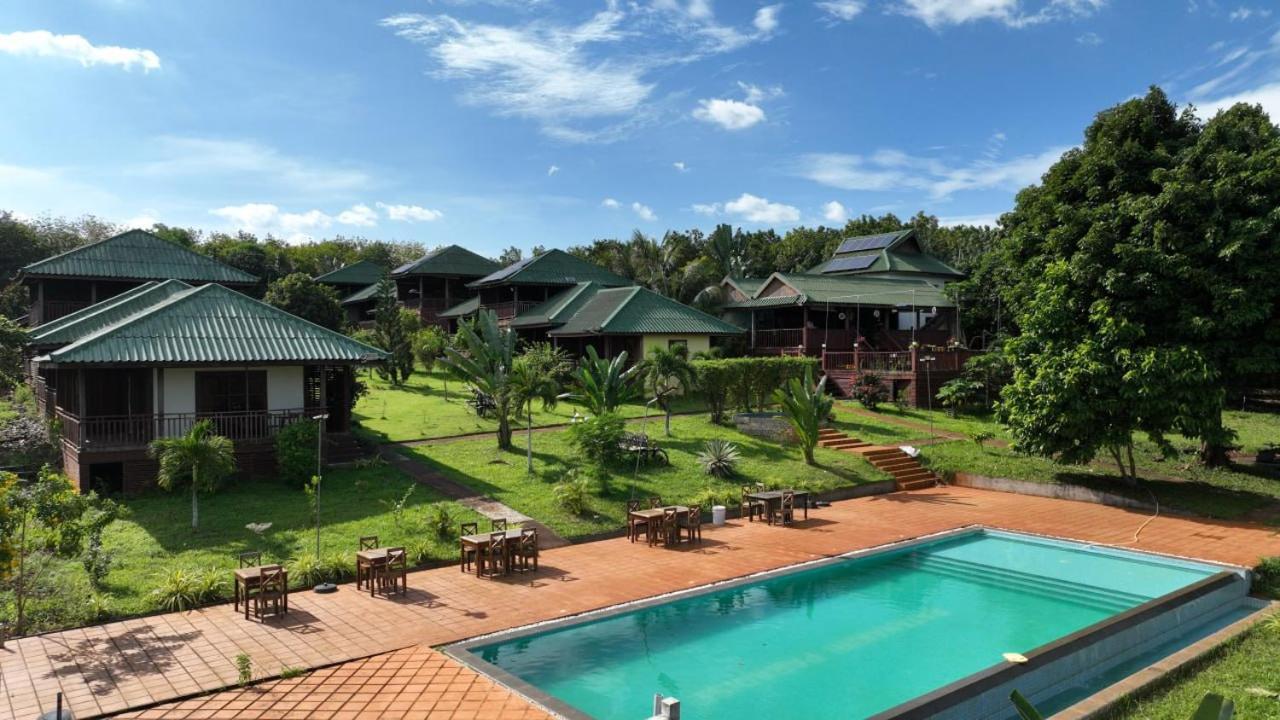 Ratanakiri Paradise Hotel & Restaurant Banlung Exterior photo